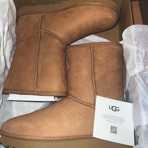 Chestnut UGG Classic Short II - Women’s Size 9